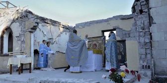 Liturgia tra le macerie in Ucraina